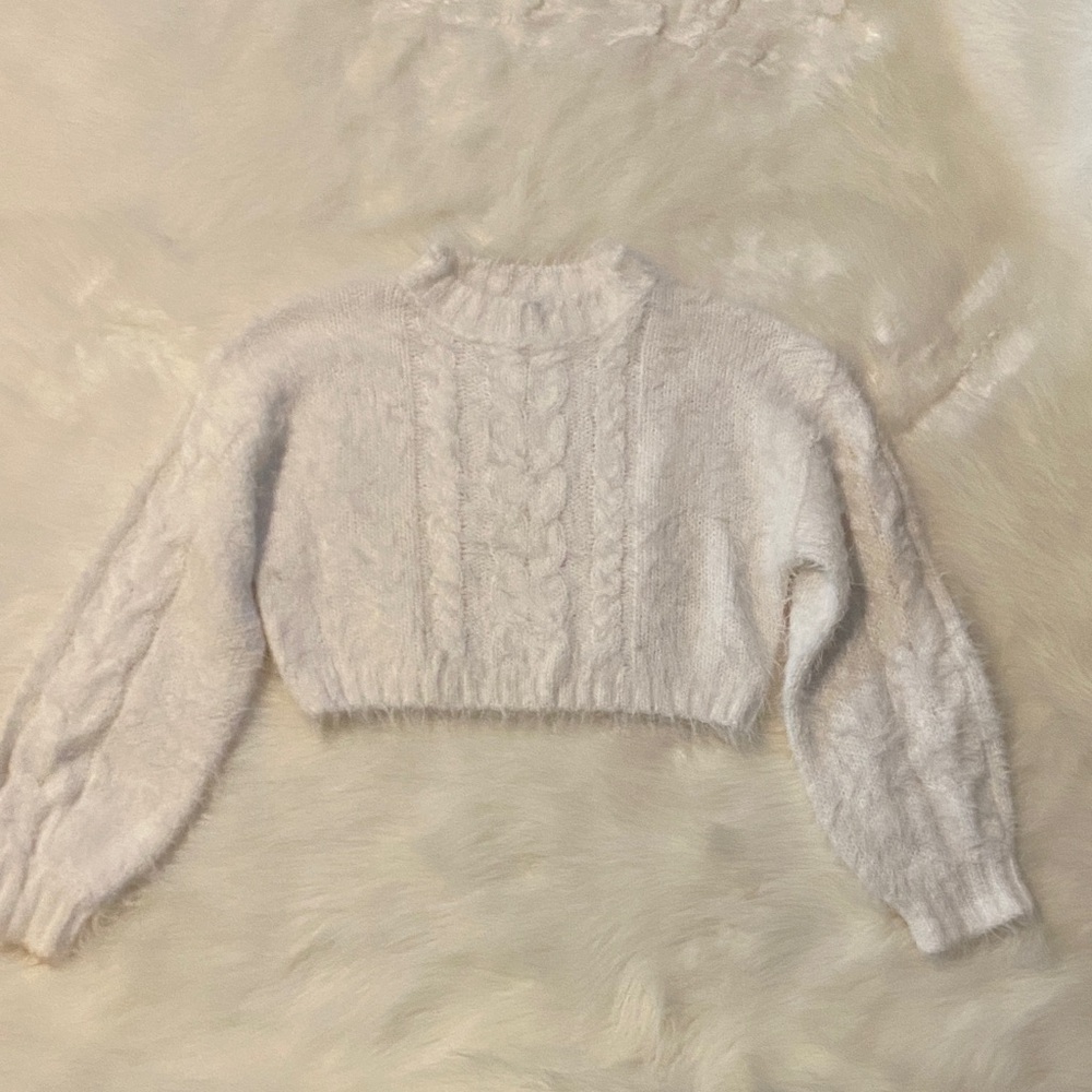 Cropped Cable-Knit Fuzzy Sweater - Cream